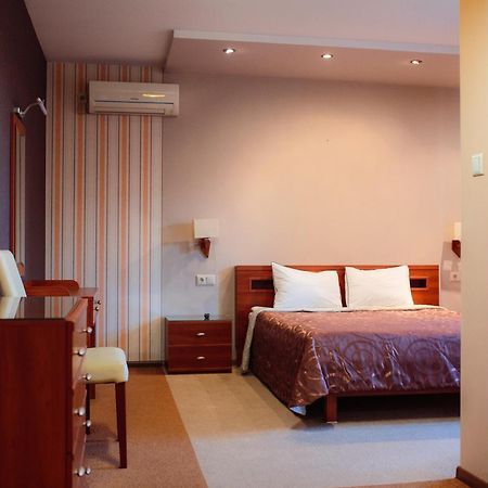 Euro Motel Lyuboml Eksteriør bilde