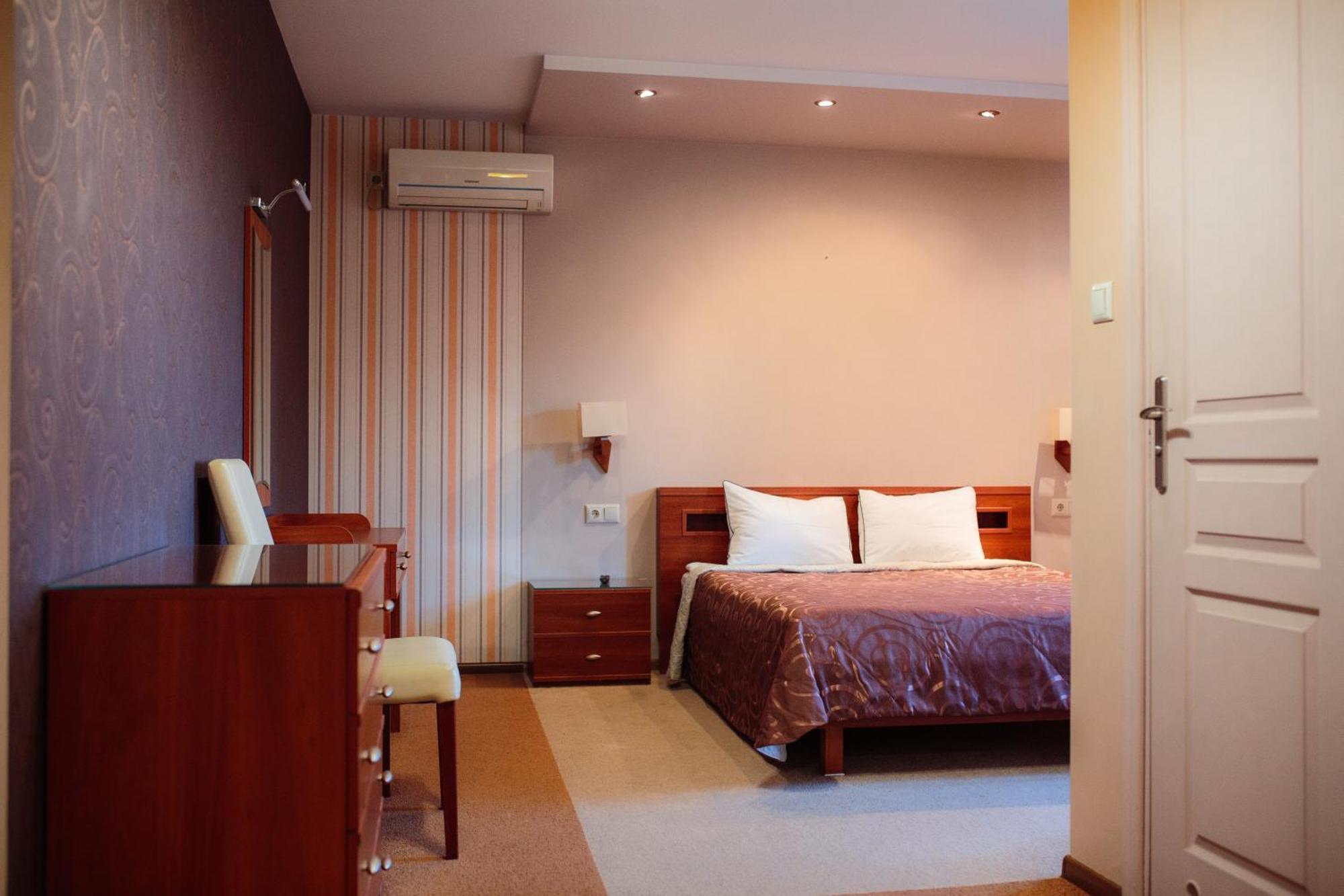 Euro Motel Lyuboml Eksteriør bilde