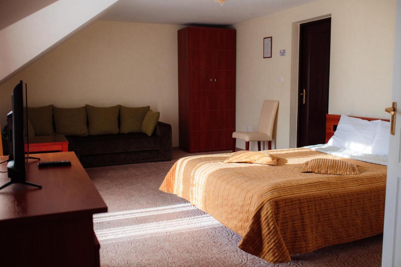 Euro Motel Lyuboml Eksteriør bilde